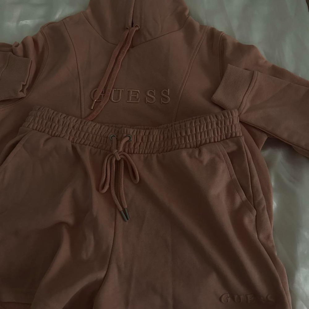 2 Peice Guess Set